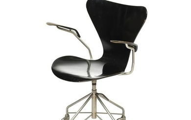Arne Jacobsen 3217 Swivel Desk Chair