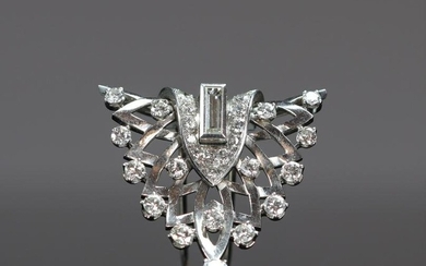 Art Deco brooch in platinum and diamonds 1.7 carats (15.25gr)