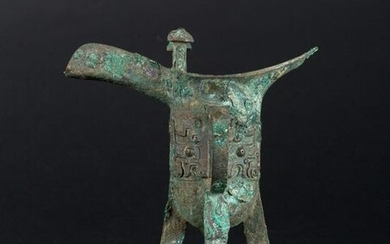 Arte Cinese A bronze tripod ritual wine vessel Jue