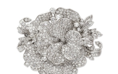 BROCHE DIAMANTS Formant une fleur, entièrement pavée de diamants de taille brillant, de taille 8/8...