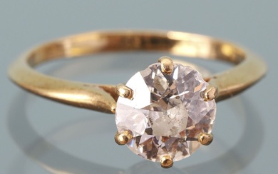 Bague solitaire En or jaune 18 K (750‰) orné d’un diamant taille ancienne pesant environ...