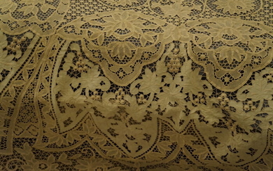 Bedspread of great value, in Burano and carving (1) - Linen and silk Embroidery