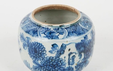 CHINA, 18th century. Blue-white porcelain pot with insects...