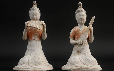 CHINE - TANG-DYNASTIE (618 - 906) paire de figurines en terre cuite avec polychromie originale...
