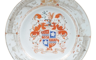 CHINESE EXPORT ARMORIAL CHARGER BEARING THE COAT OF ARMS OF THE LEE FAMILY OF VIRGINIA, CIRCA 1735 Diameter: 12 1/4 in. (31.1 cm.)