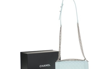 Chanel - Boy old medium en cuir caviar matelassé vert d'eau, garniture en métal argenté brillant Crossbody bag