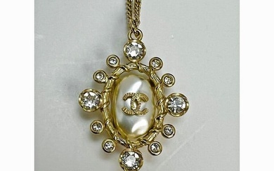 Chanel Crystal CC Necklace Gold Pearly Fashion Jewelry