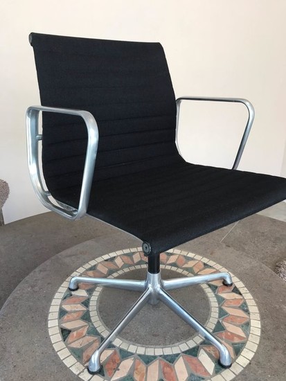 Charles Eames - ICF - Office chair - EA 117