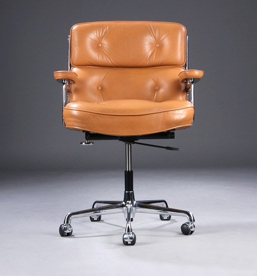 Charles Eames. Office Chair, Time-Life lobby chair, patinated cognac-coloured leather