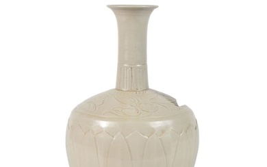 Chinese Dingware-Type Vase with Incised Decoration - A bulbous porcelain bottle vase with a narrow