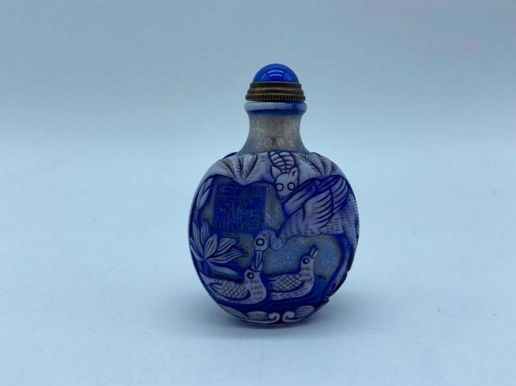Chinese Hand-carved Bird Pattern Peking Glass Snuff Bottle