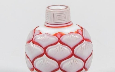 Chinese Old Overlay Glass Snuff Bottle