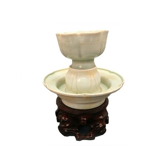 Chinese Wucai 'Figure' Porcelain Vase, Chenghua Mark