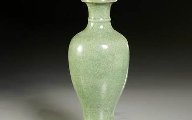 Chinese celadon crackle glaze porcelain vase lamp