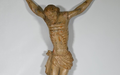 Christ en croix en bois sculpté, avec anciennement polychromie, travail ancien du XVIIIe (bras recollés,...
