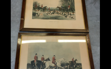 Coppia di litografie inglesi a colori (cm 50x60) raffiguranti scene di caccia alla volpe, in cornici (difetti)