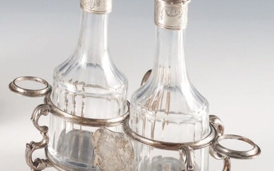 Cruet in argento e vetro, con due bottiglie,... - Lot 535 - Pierre Bergé & Associés