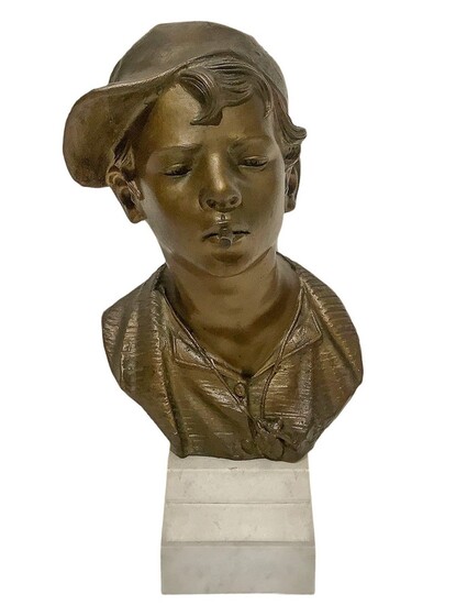 De Martino Garçon avec chapeau Bronze avec base en marbre Signé de martino H 46x20x18...