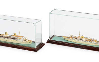 Deux fines maquettes miniatures à l'échelle... - Lot 235 - Tessier & Sarrou et Associés