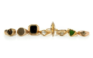 EIGHT GOLD RINGS WITH MIXED GEMSTONES, 45g