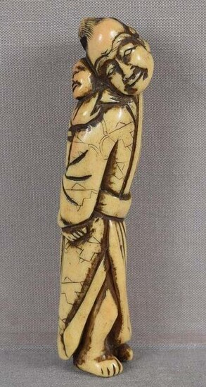 Early 19c staghorn netsuke Father & son, scarecrow robe
