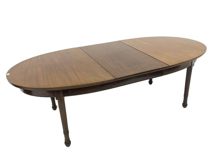 Edwardian mahogany oval extending dining table, raised on ring...
