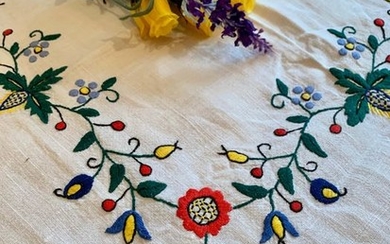 Embroidery, Tablecloth, colors - Naive Art - Linen - First half 20th century