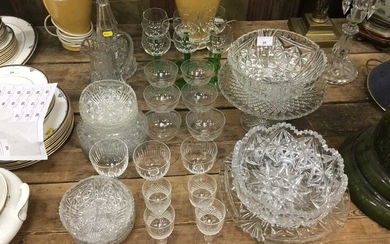 Group of glassware to include six champagne saucers with wheel cut engraving and other glassware