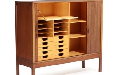 Hans J. Wegner: “A 5622”. A mahogany filling cabinet, front with two roll front doors, maple interior. H. 129. W. 149. D. 50 cm.
