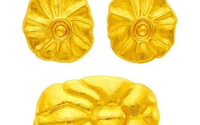 Ilias Lalaounis Pair of Hammered Gold Flower Earclips