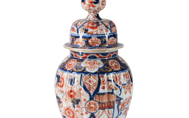 Imari Porcelain Jar and Cover, Japan, 20th century.