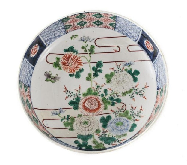 Japanese porcelain hand painted rice serving bowl Imari Chrysanthemums