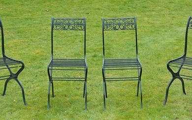 Jeu de quatre chaises de jardin d'après un projet de Karl Friedrich Schinkel. Fonte, laquée...