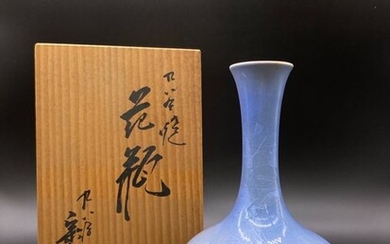 Kabin 花瓶 (Flower vessel) (1) - Ceramic - Kutani Soshu“九谷宗秀” - Unique underglaze silver colored pottery vase - Japan - Shōwa period (1926-1989)