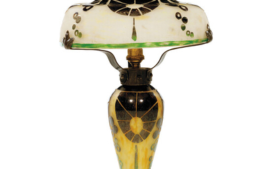 LE VERRE FRANAIS Lampe poser "Alvole" en verre jasp blanc,...