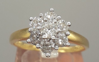 LOT 94 Diamond Cluster (1.20ct)- 18 kt. Yellow gold - Ring