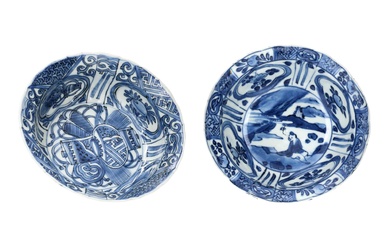 Lot of two blue and white porcelain 'klapmuts' bowls with scalloped rim, decorated with 1) flowers and antiquities. 2) flowers and a scholar in a landscape. Both unmarked. China, Wanli. H. 4.5 - 5 cm. Diam. 14.5 cm.