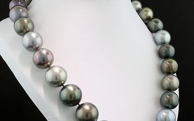 Low reserve price - Necklace Gigantic Tahiti cultured pearls 14.2-17.4 mm round pearls fine luster bayonet ball lock