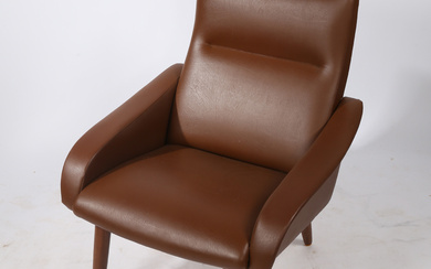 MID TO LATE 20TH CENTURY DANISH STYLE LOUNGE CHAIR.