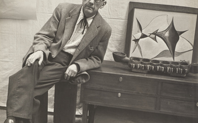 Michel Sima (1912-1987) Man Ray avec 'All's well that end...