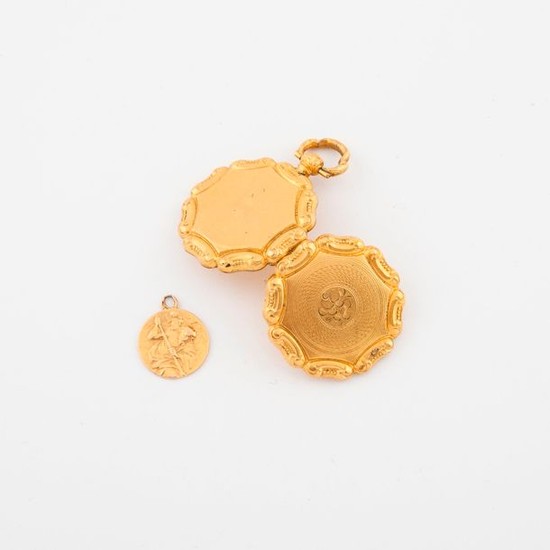 Médaille religieuse en or jaune (750) non gravée. …