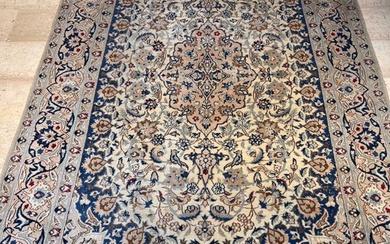 Nain - Carpet - 266 cm - 167 cm