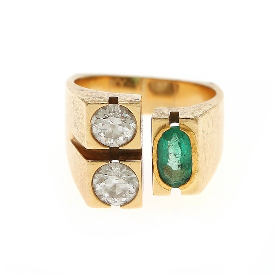 Ole Lynggaard: An emerald and diamond ring set with an oval-cut emerald and two brilliant-cut diamonds mounted in 18k gold. Size 50.