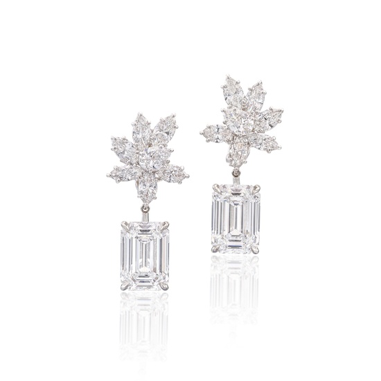 Pair of Diamond Pendent Earrings, Tops by Harry Winston | 10.35及 10.32克拉 長方形 D色 完美無瑕鑽石 掛墜 配 海瑞溫斯頓鑽石耳環 一對