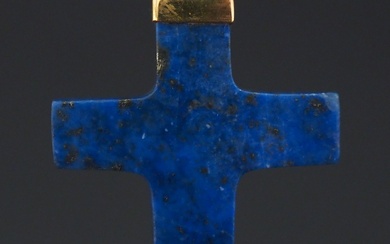 Pendentif en forme de croix en lapis lazuli et or jaune 583. 3,5 x 2,5...