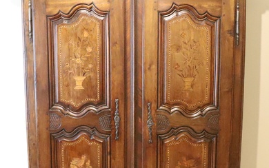 Petite armoire Louis XV En bois fruitier... - Lot 135 - Lux-Auction