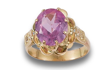 RING, OLD STYLE, WITH FRENCH ROSE AND COLORLESS SAPPHIRES, IN YELLOW GOLD