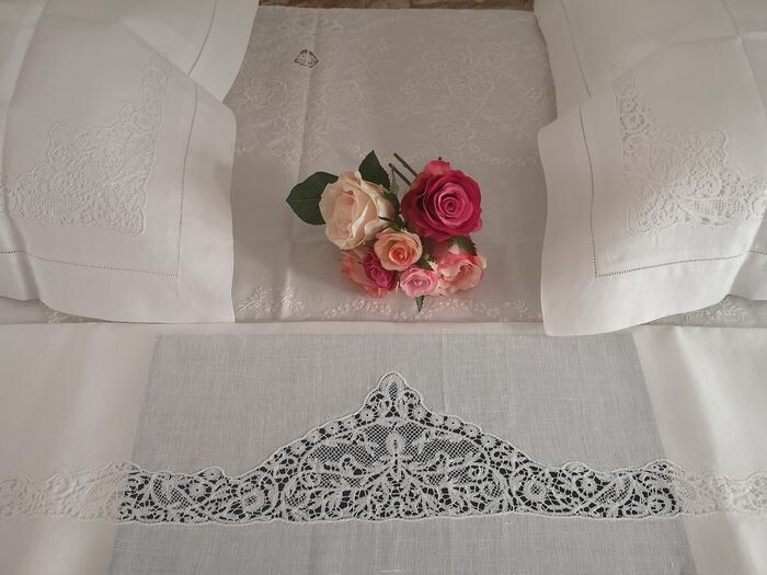Rich pure linen sheet with hand Cantu embroidery - Linen - 21st century