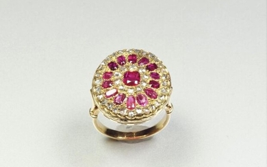 Ring in 18K (750/oo) yellow gold, the oval plateau centered...