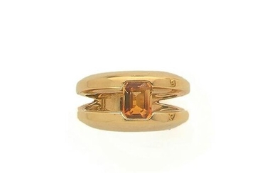 Ring in 18K yellow gold (750‰) inset with a